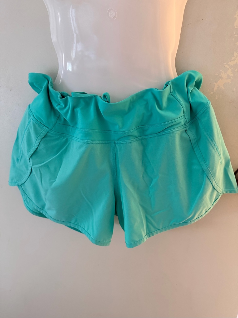 Lululemon Women’s Aqua Athletic Shorts with adjustable Waist